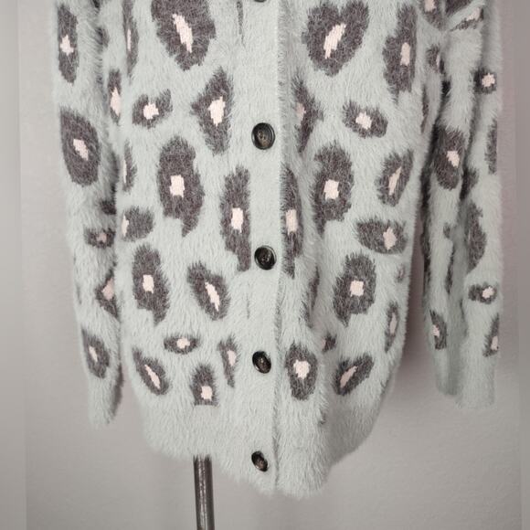 Hem & Thread Animal Print Button Up Cardigan Sweater Leopard Cheetah Cozy Size M - Picture 13 of 16